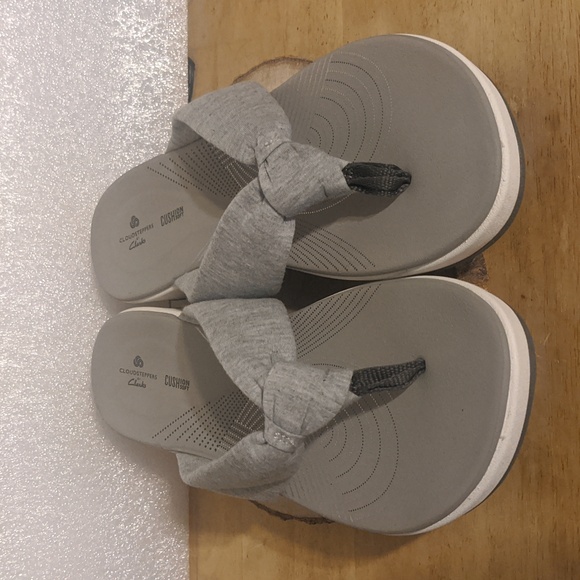 Clarks Cloudstepper Cushion Soft Flip Flop Sandals Womens Size 9 Gray & White - Picture 2 of 8